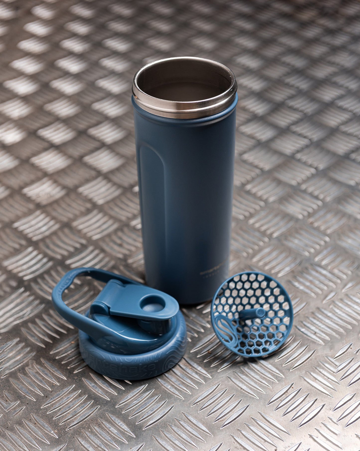 insulated-steel-shaker-faded-blue-m3 Smartshake_Insulated_Steel_Faded_Blue_Lifestyle.jpg