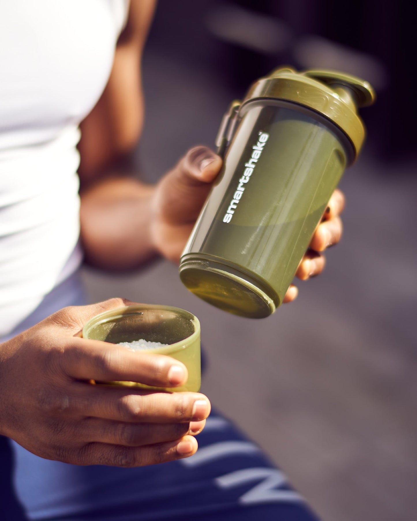 original2go-one-army-green-c0 Smartshake_O2Go_Army_green_lifestyle.jpg