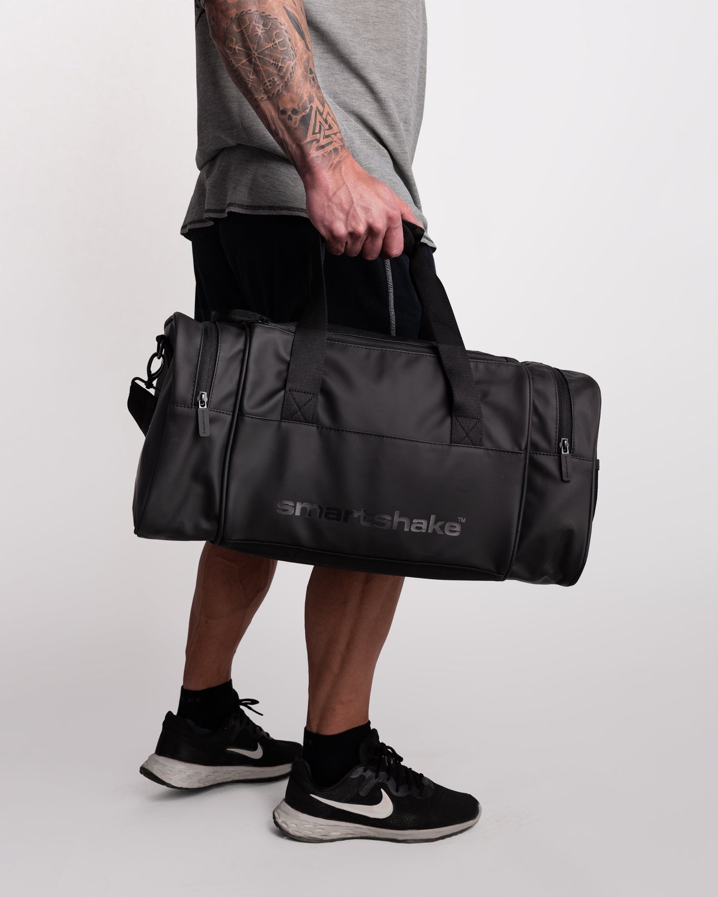 gym-bag-black-x0 Smartshake_GymBag_Black_lifestyle.jpg