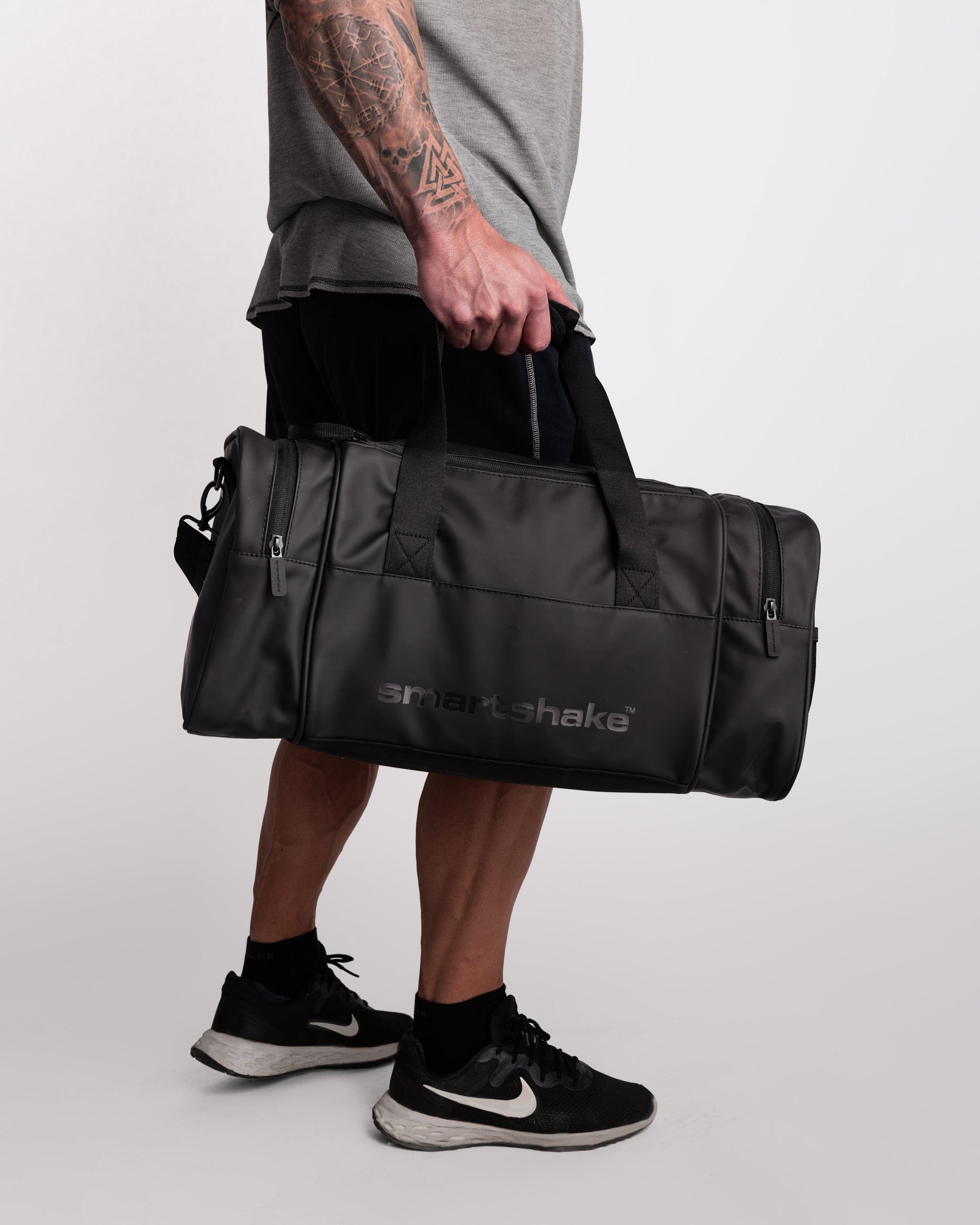 gym-bag-black-x0 Smartshake_GymBag_Black_lifestyle.jpg