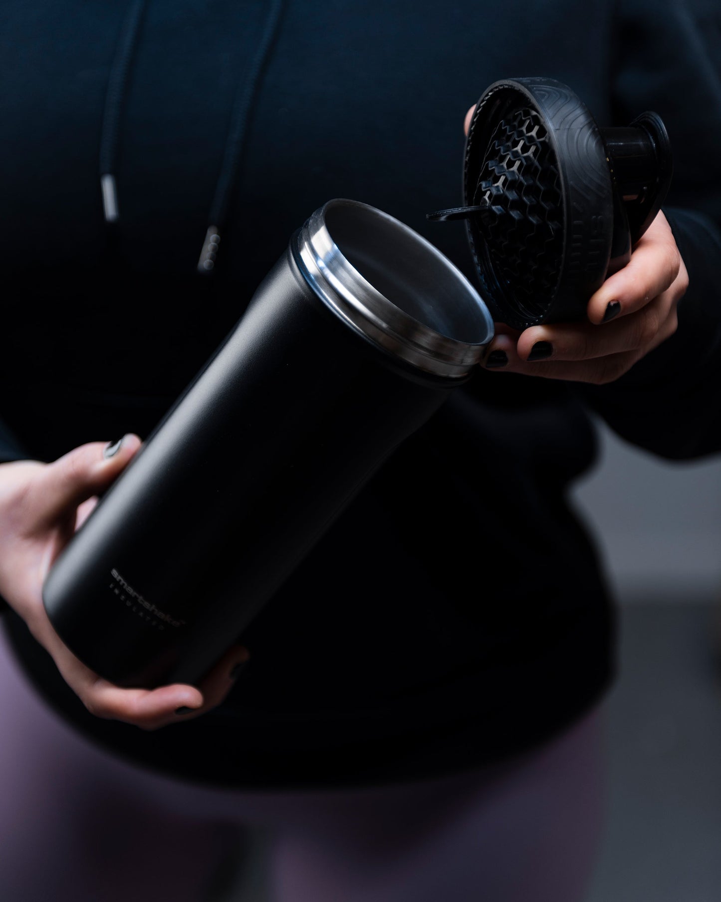 insulated-steel-shaker-black-l0 Smartshake_Insulated_Steel_lifestyle.jpg