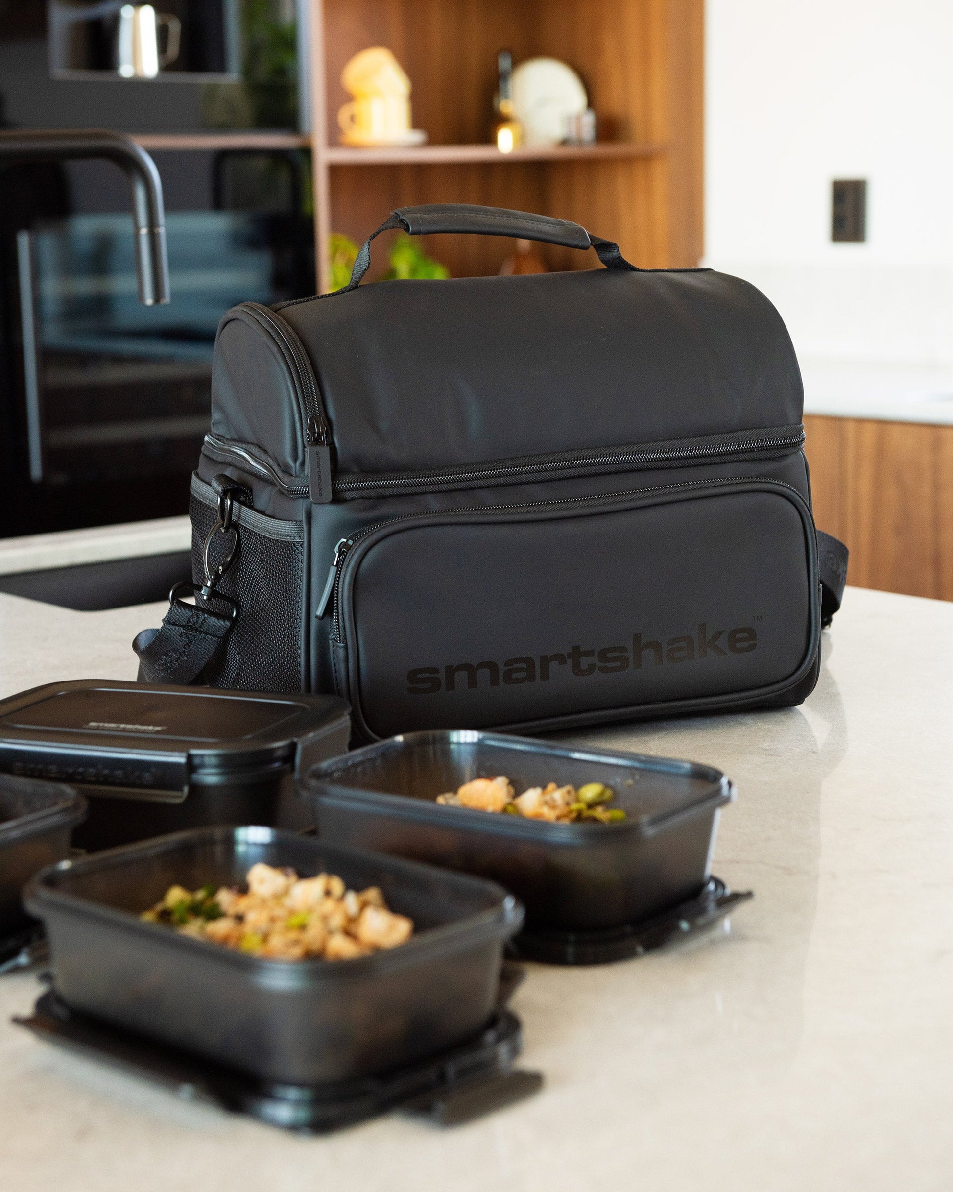 meal-prep-bag-black-with-4-food-containers-and-2-ice-packs-y3 Smartshake_Meal_Prep_Bag_Black_liefstyle.jpg