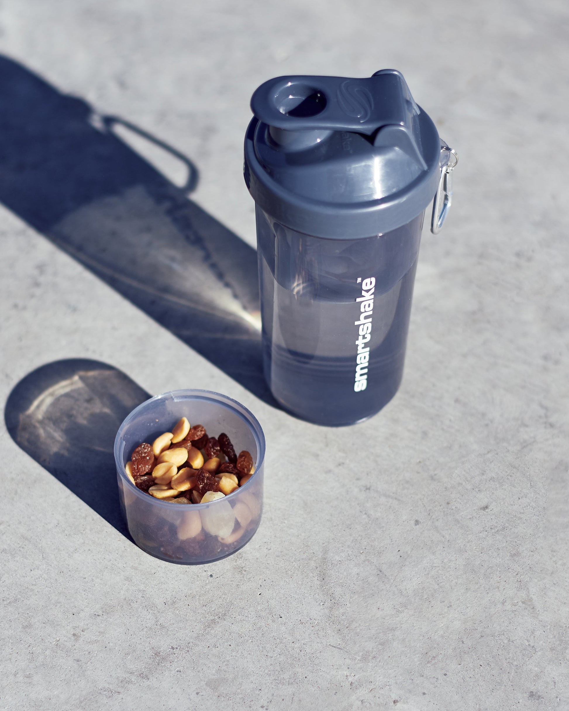 slim-stormy-gray-s8 Smartshake_Slim_gray_lifestyle.jpg