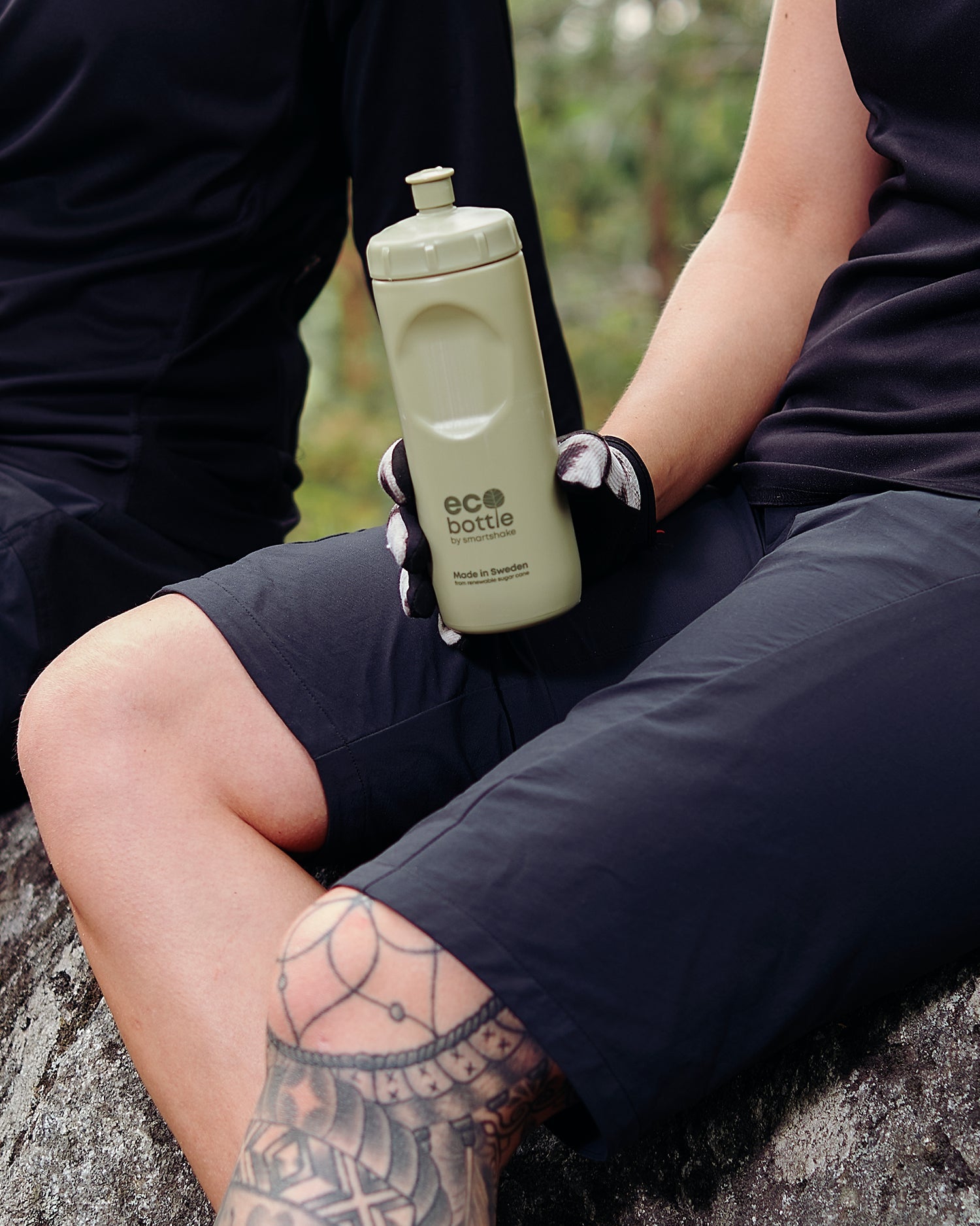 ecobottle-500-squeeze-dusky-green-a4 samrtshake_ecobottle_500_squeeze_lifestyle_dusky_green.jpg