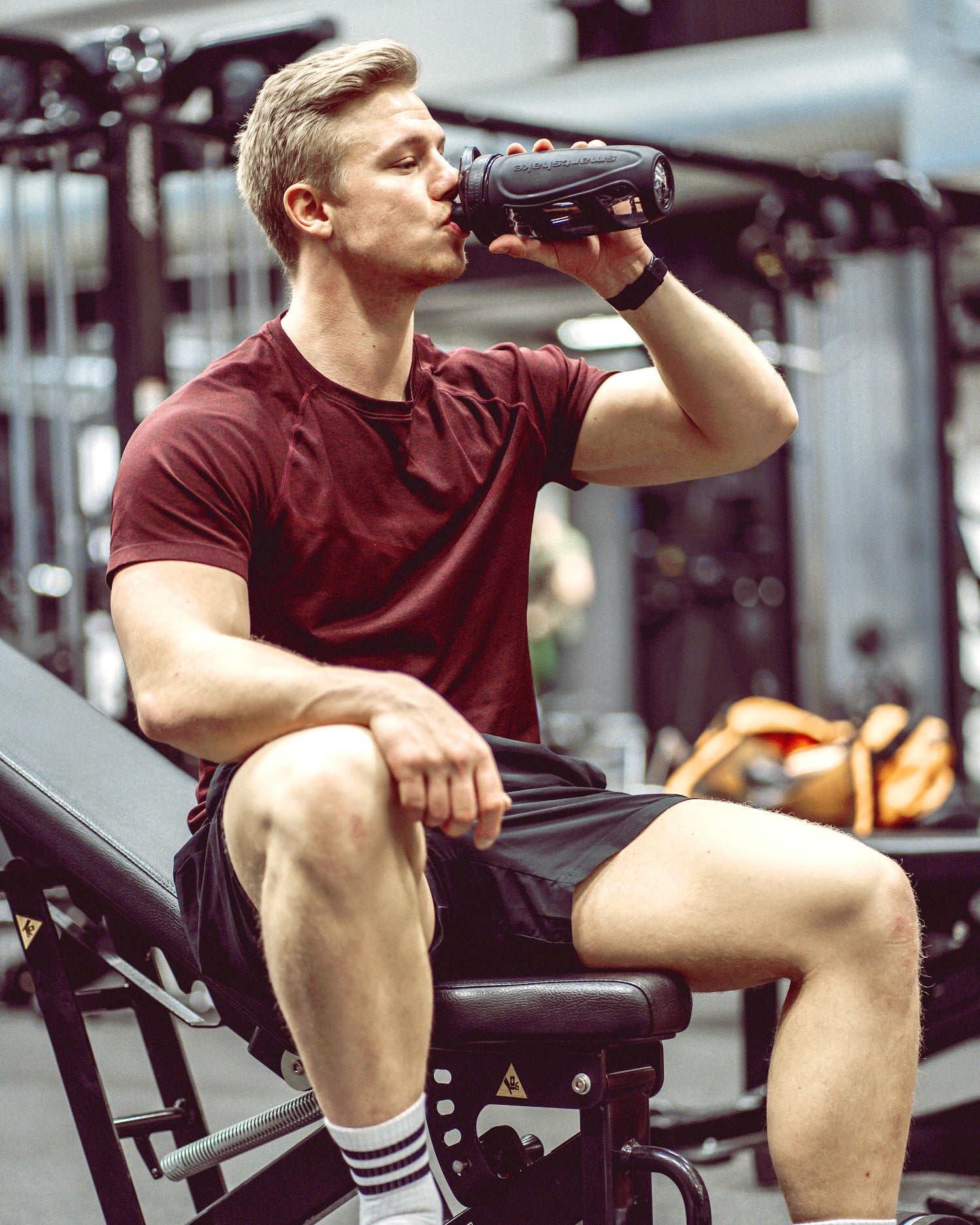 reforce-glass-black-w4 samrtshake_reforce_glass_lifestyle.jpg
